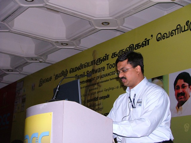Venkatarangan Thirumalai making the demo of Microsoft Office 2003 Tamil Language Interface Pack