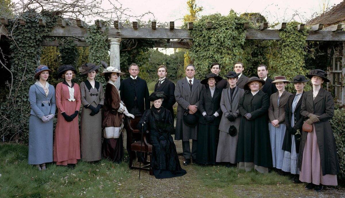 Downton Abbey (TV Series) - Hugh Bonneville, Jessica Brown Findlay, Laura Carmichael, Jim Carter, Brendan Coyle and others