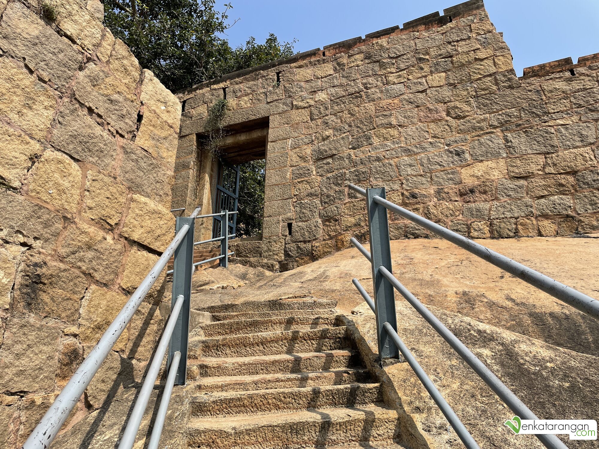 Steps to climb to the top of the Thirumayam fort 