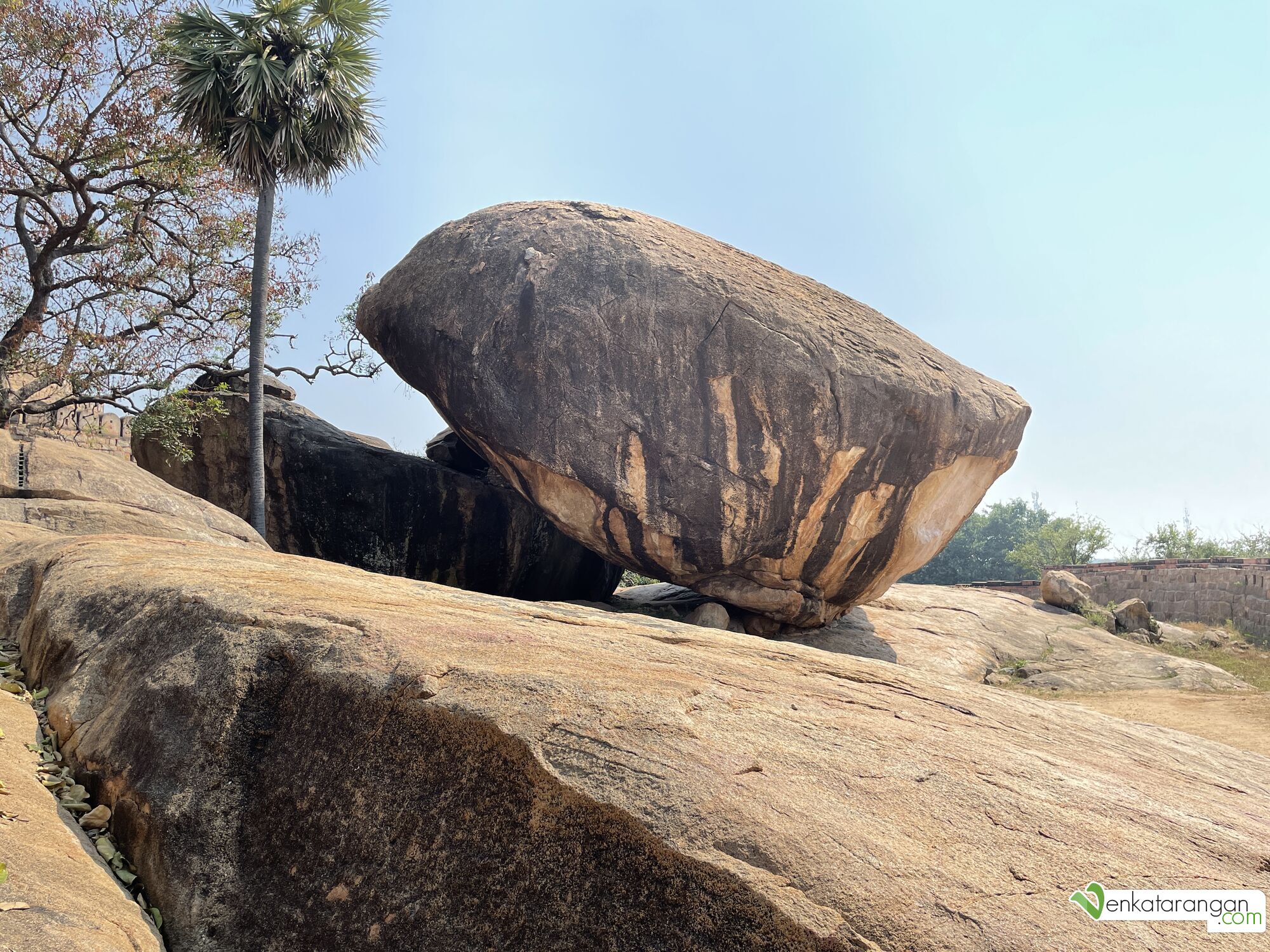 A big boulder in Thirumayam fort 