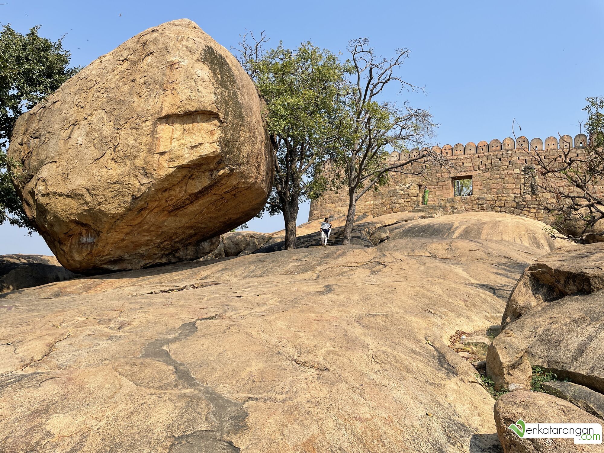 Another big boulder in Thirumayam fort 