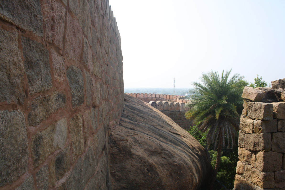 Thirumayam fort walls