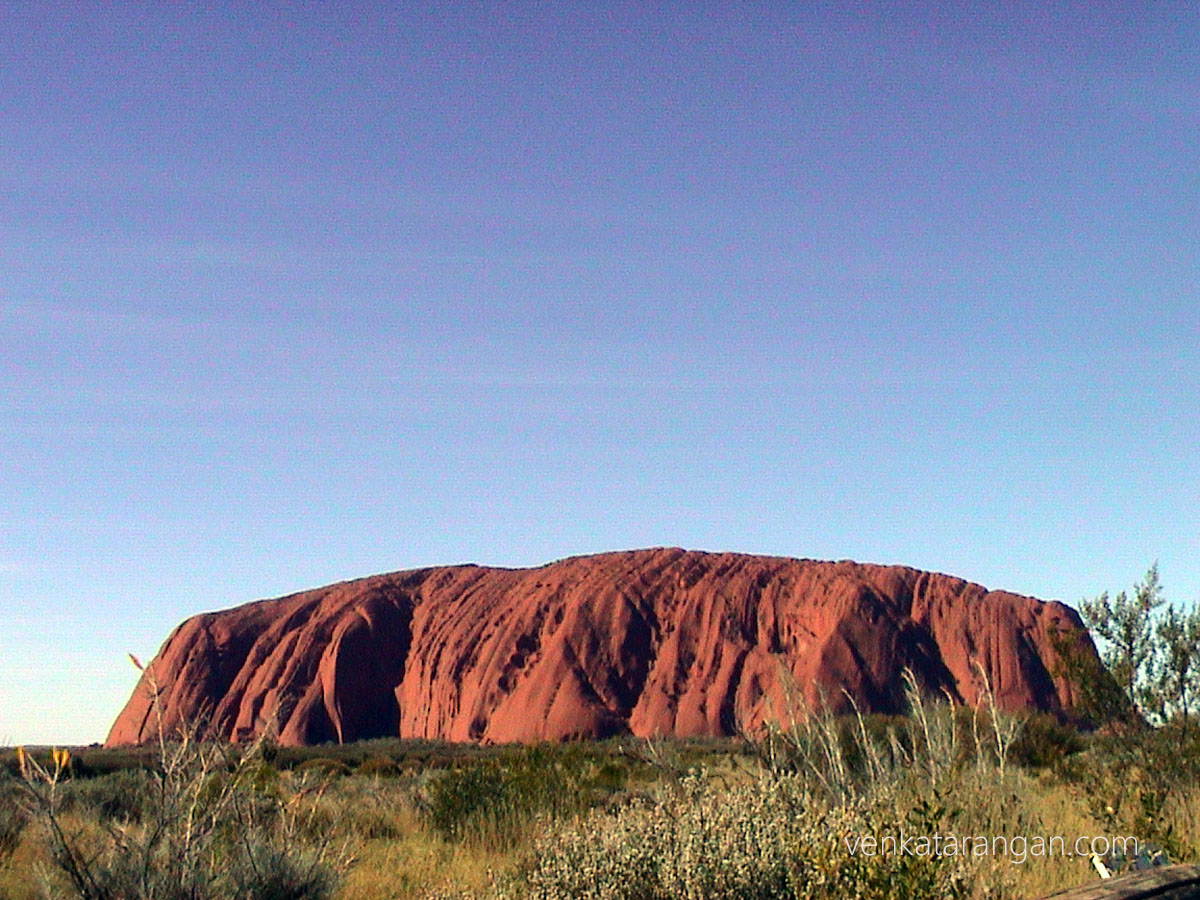 (June 2002) Uluru landmark has a total circumference of 9.4 km 