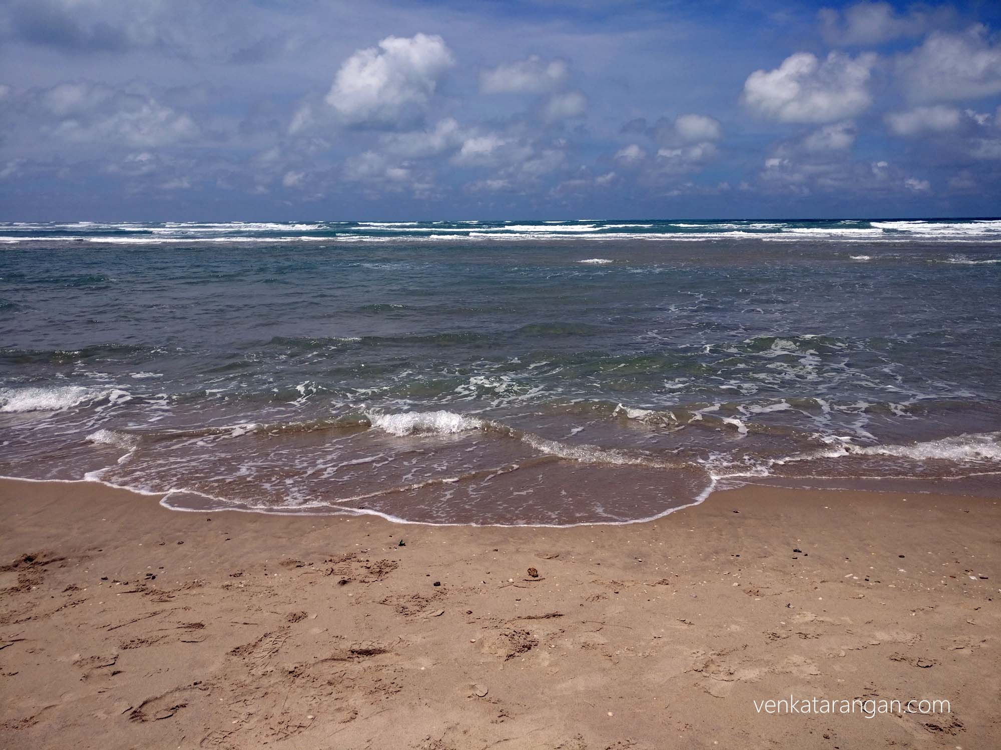Pristine waves on the shore of Dhanushkodi