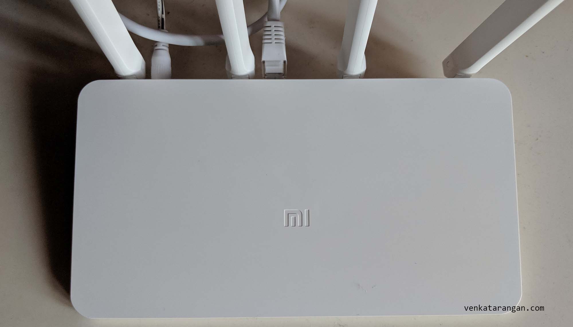 (Top view) Xiaomi Router 3C with four antennas in a single row