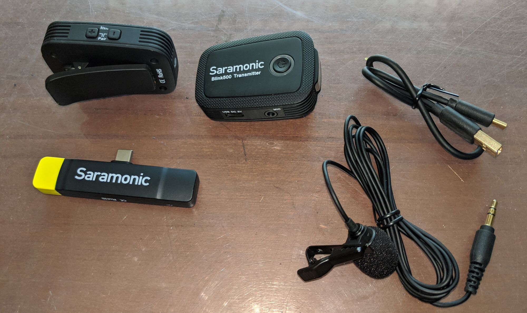Saramonic Blink500 B6 - 2 wireless Transmitters and 1 wireless receiver, Seen in picture 1 Label Microphone and 1 USB-C charging cable but the package ships with two of them each.