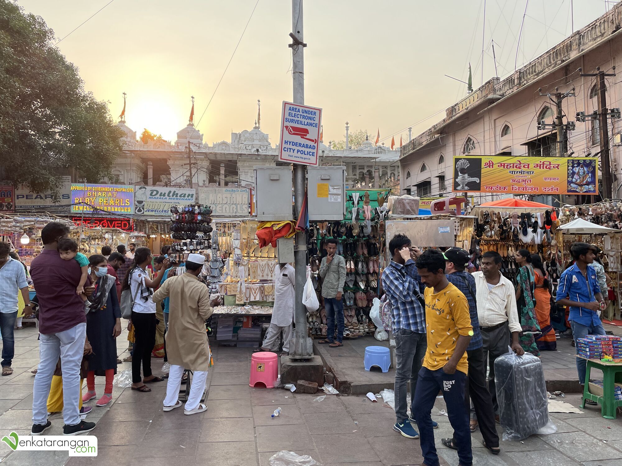Shops in front of Shri Mahadev Mandir, Charminar