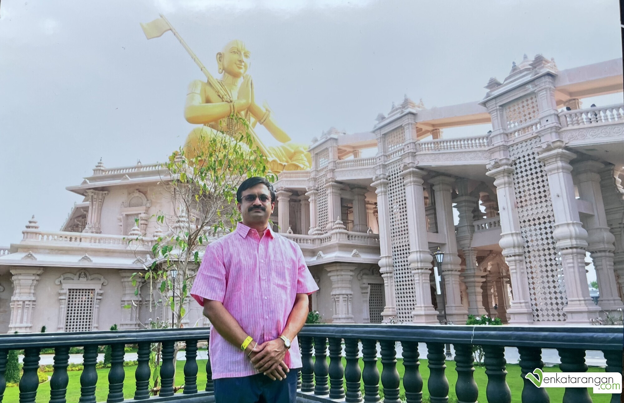 Venkatarangan in front of the Statue of Equaliy - Paid ₹200 for the picture