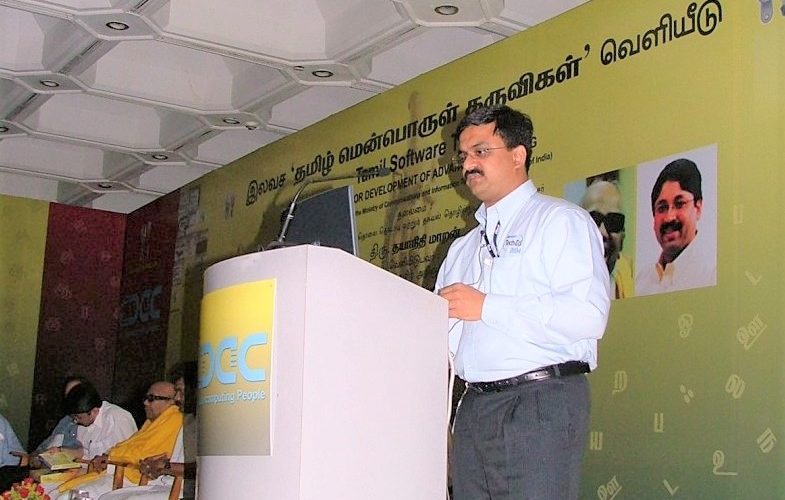 Venkatarangan Thirumalai making the demo of Microsoft Office 2003 Tamil Language Interface Pack
