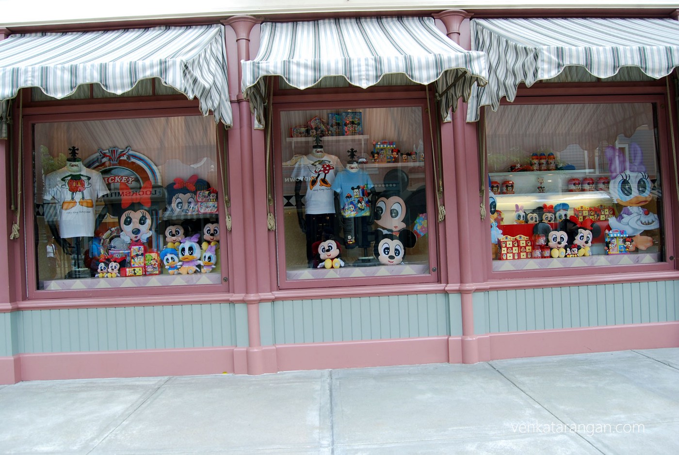 Whatever merchandise you dream, you can get them with Mickey branding here