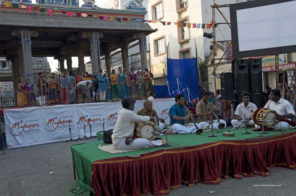 Children singing in Mylapore Festival Children singing in Mylapore Festival