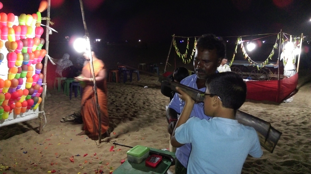 Airgun shooting of ballons in Marina Beach, Chennai