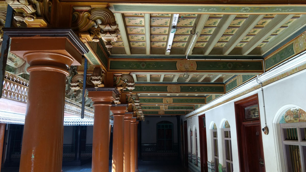 Every part of the ceiling is decorated