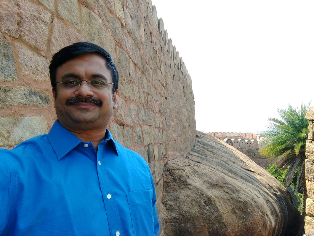Venkatarangan with Thirumayam Fort walls