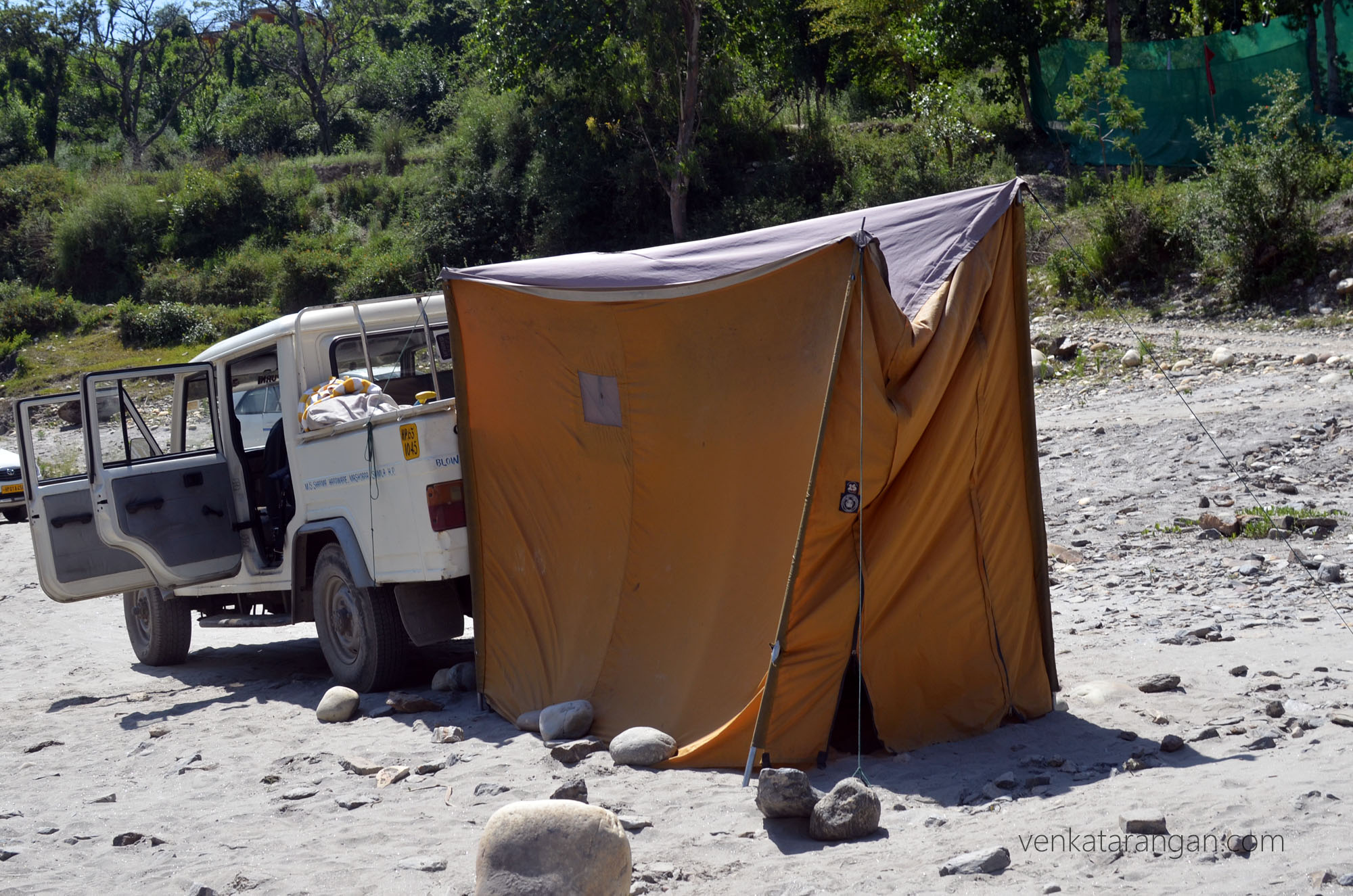Oberoi had even organised a portable toilet / change room for our convenience