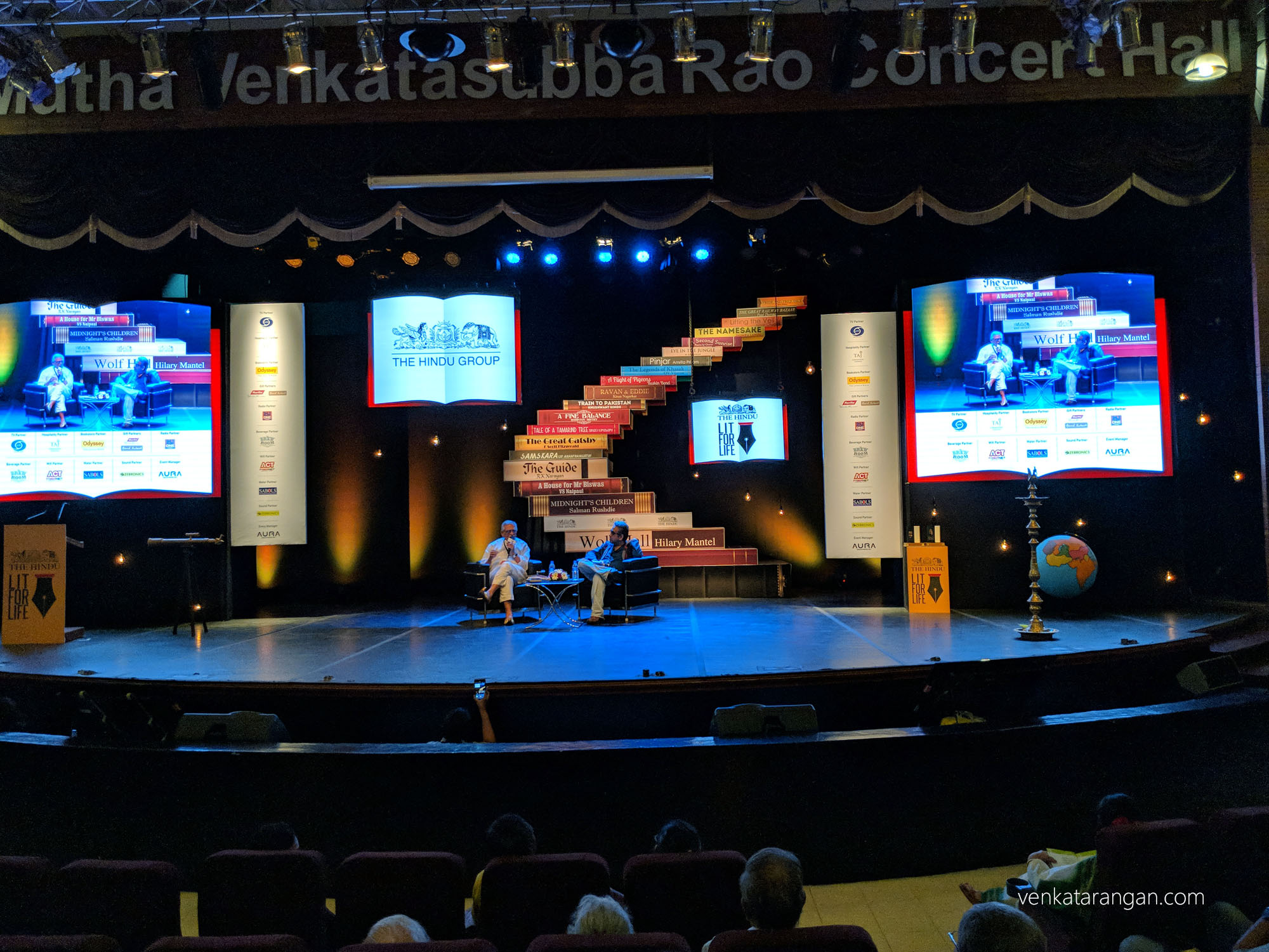 Gulzar in conversation with Shantanu Chaudhuri (Hyper Collins) on Stories of Partition - It was mostly in Hindi, which I didn't follow