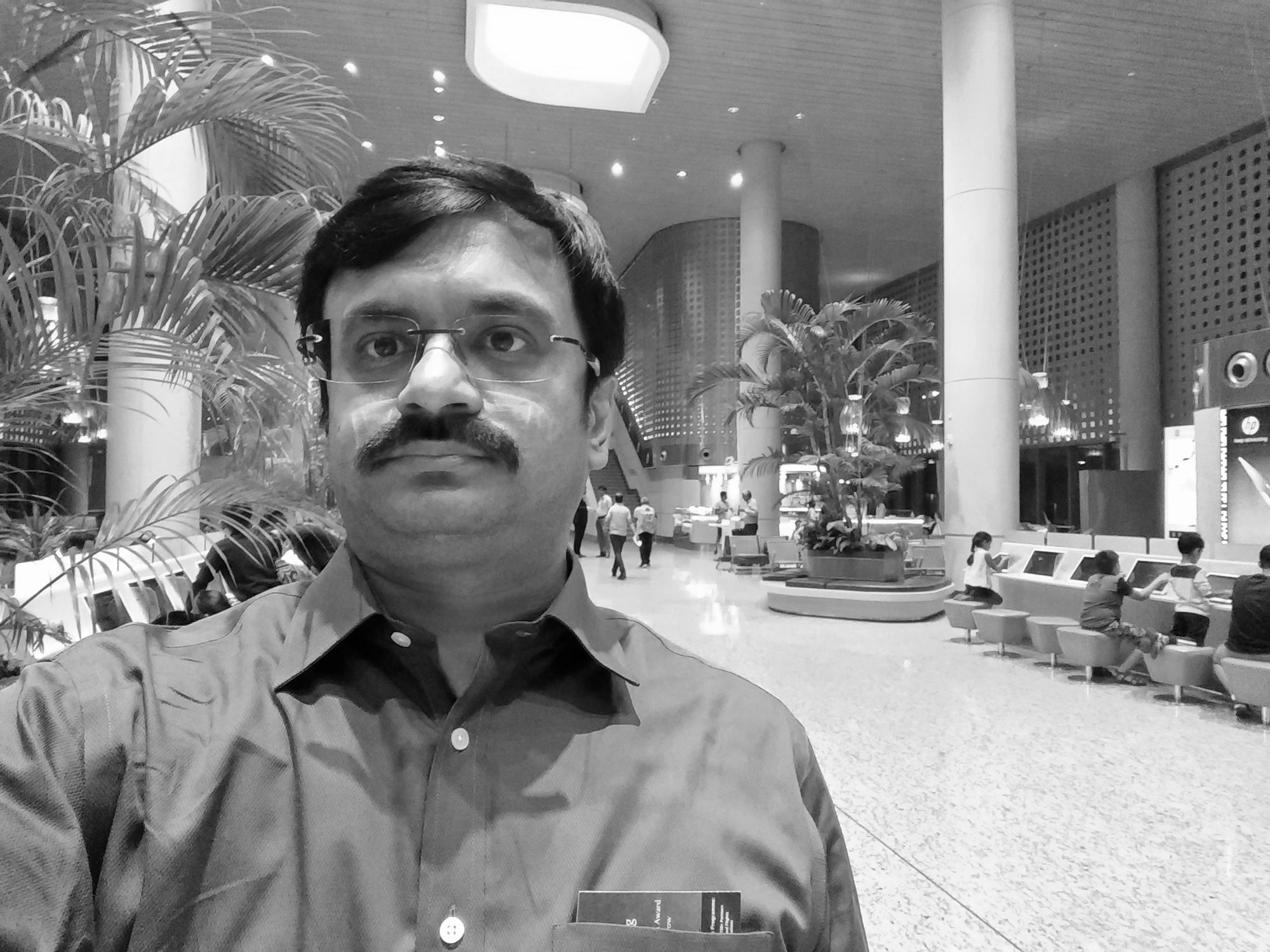 Feeling Hungry and no cash - Mumbai T2 Airport - 9th November 2016