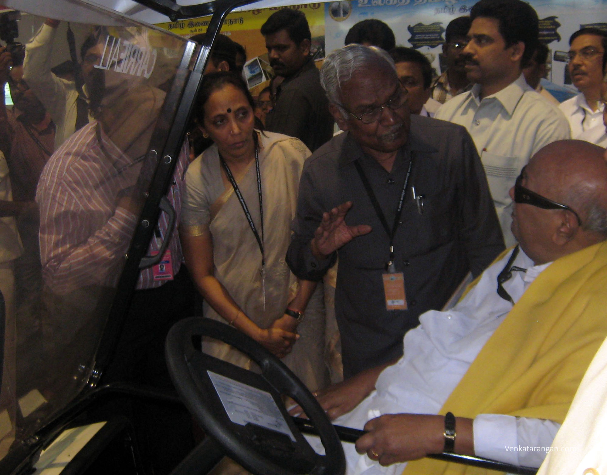 Dr Kalaignar Karunanidhi (then CM) visiting the Tamil Internet Conference 2010 exhibition in Kovai 