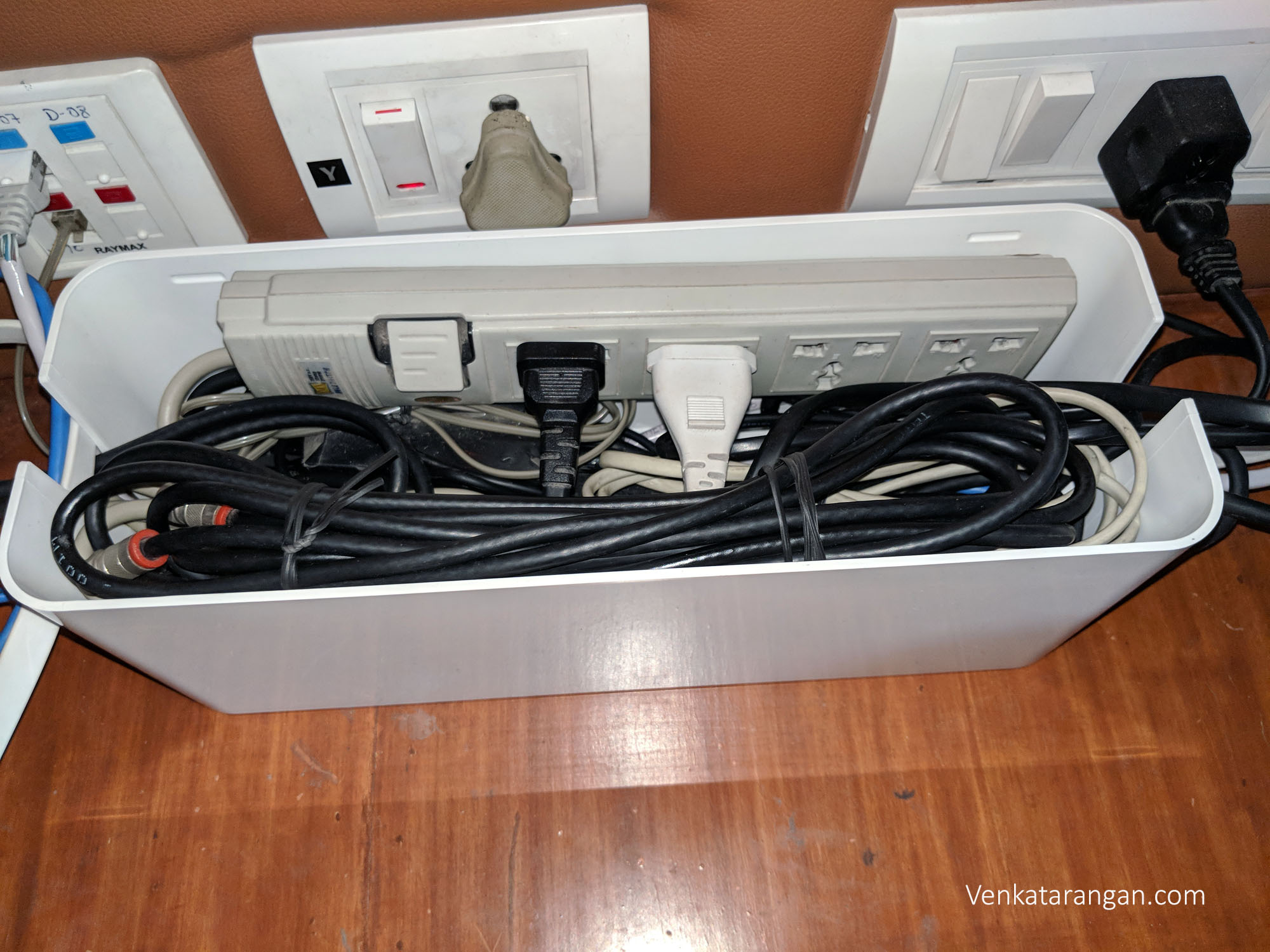 How to tidy up the wires connected to your Television