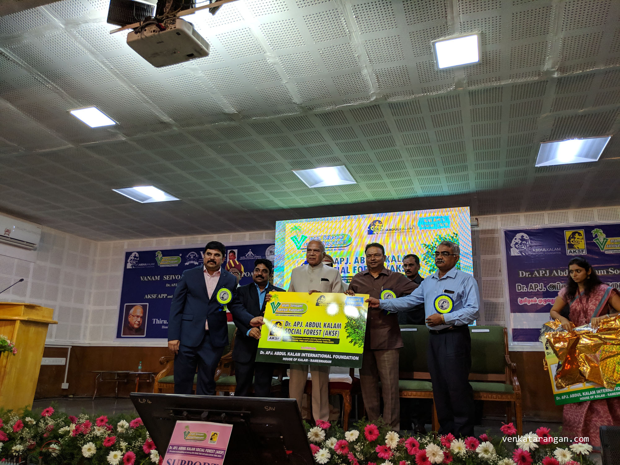 Thiru APJMJ Sheik Saleem, Managing Trustee, AKIF Thiru APJMJ Sheik Dawood, Managing Trustee, AKIF Hon’ble Tamil Nadu Governor Sri Banwarilal Purohit Thiru Dr Isari K Ganesh (Vice-Chancellor, Vels University) Thiru S. Sreekumar (Airports Authority of India, Regional Executive Director, Southern Region)