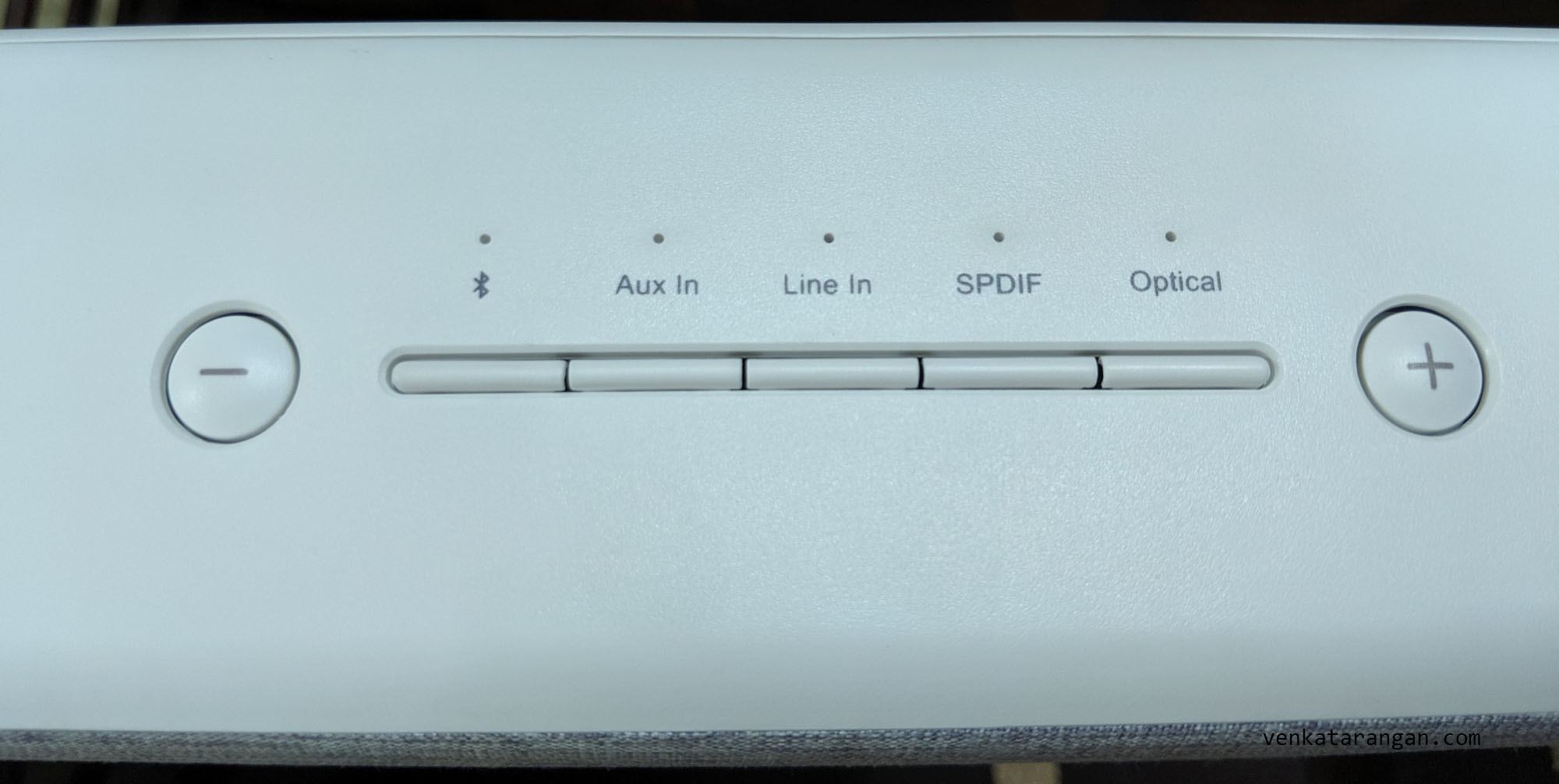 You can choose the Audio input through the simple buttons on the top along with volume control