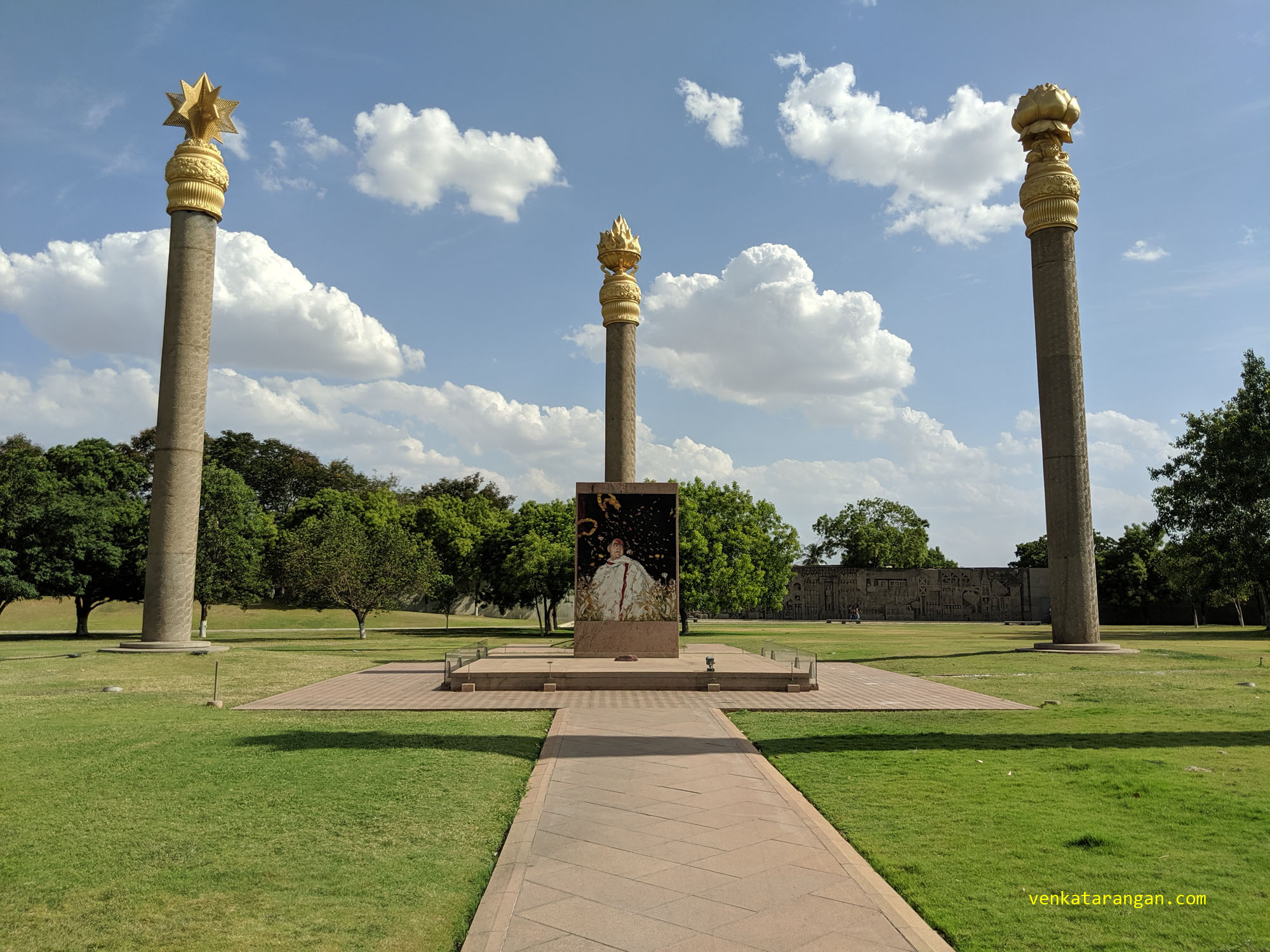 A circular platform in yellow Jaisalmer stone, six metres in diameter, covers the earth upon which Rajiv Gandhi fell. A rock of red jasper in the centre marks the exact place where his head lay as he fell down. 