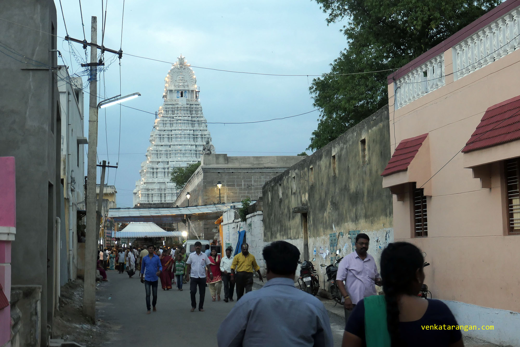 காஞ்சி ஸ்ரீவரதராஜ பெருமாள் - மேற்கு போபுரம்