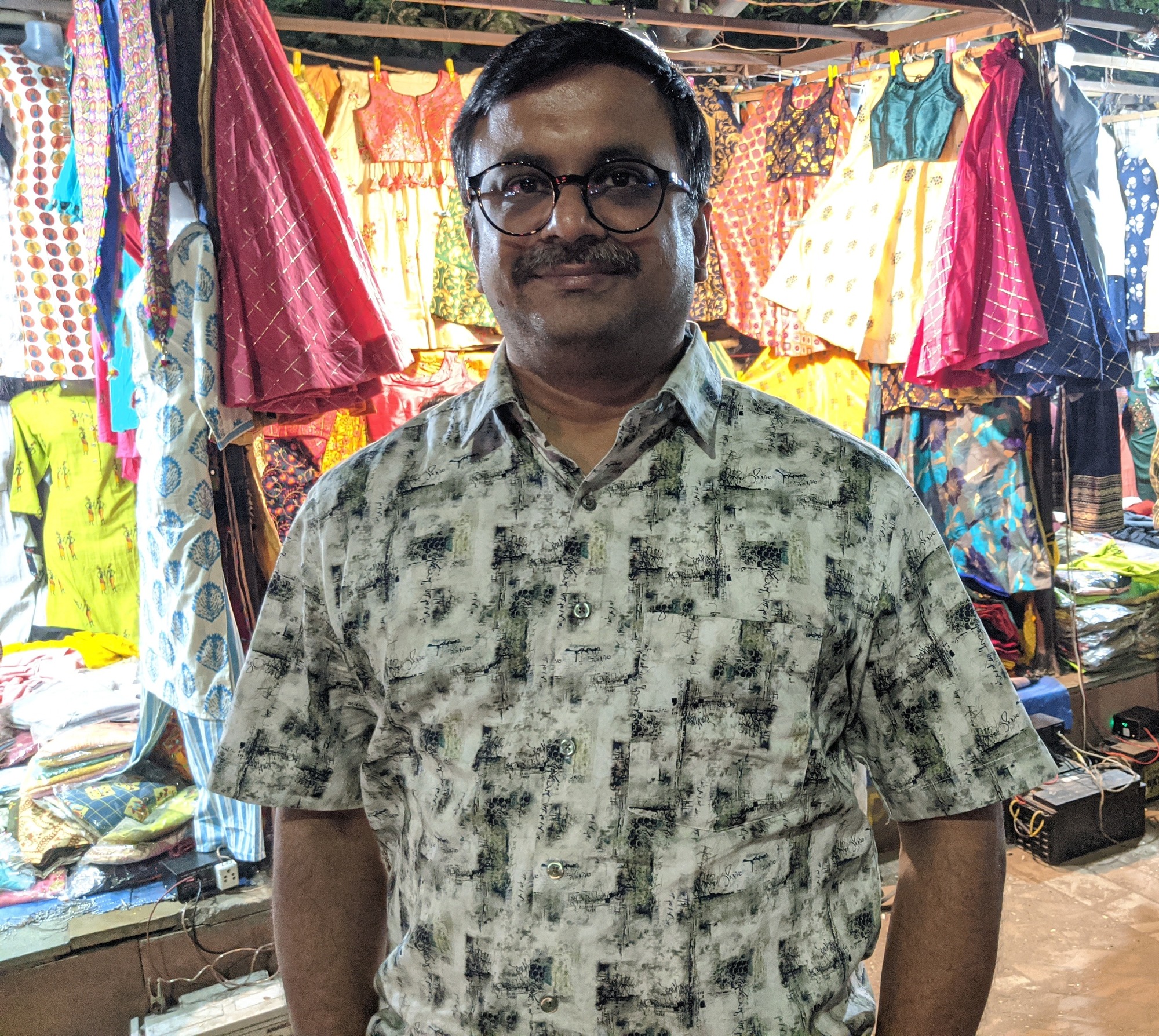 My overwhelmed and confused look! Seeing thousands of dresses, I dropped the idea to buy one for the wife.