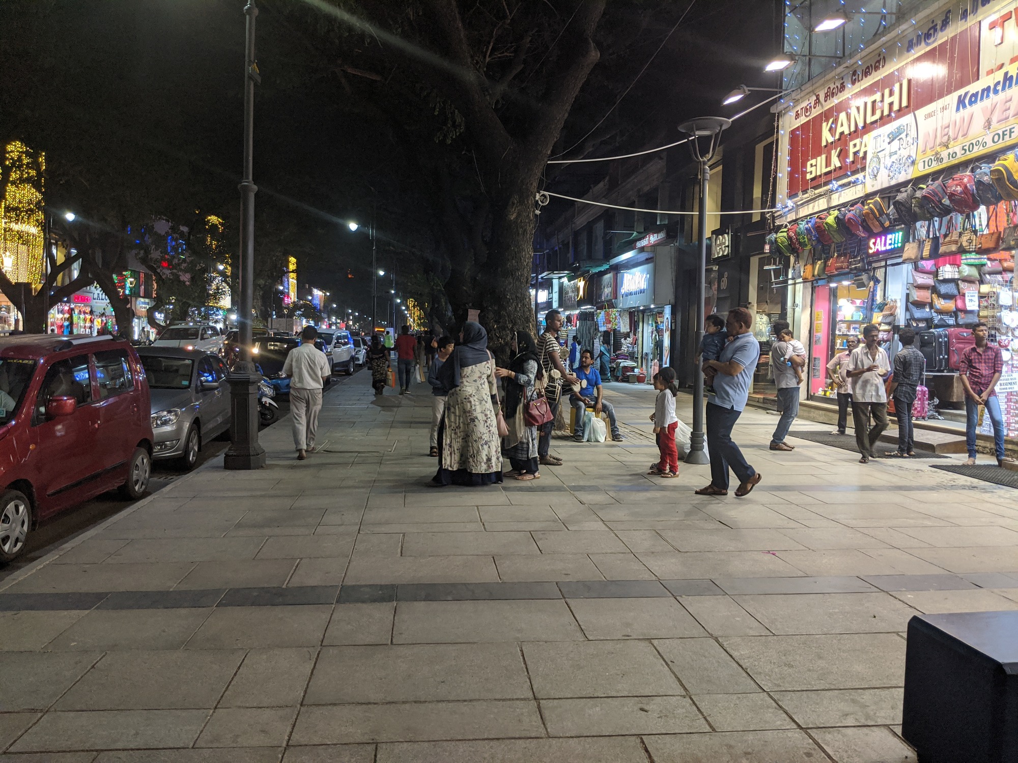 Being a working day (Monday) and late evening when I went, there were no crowd