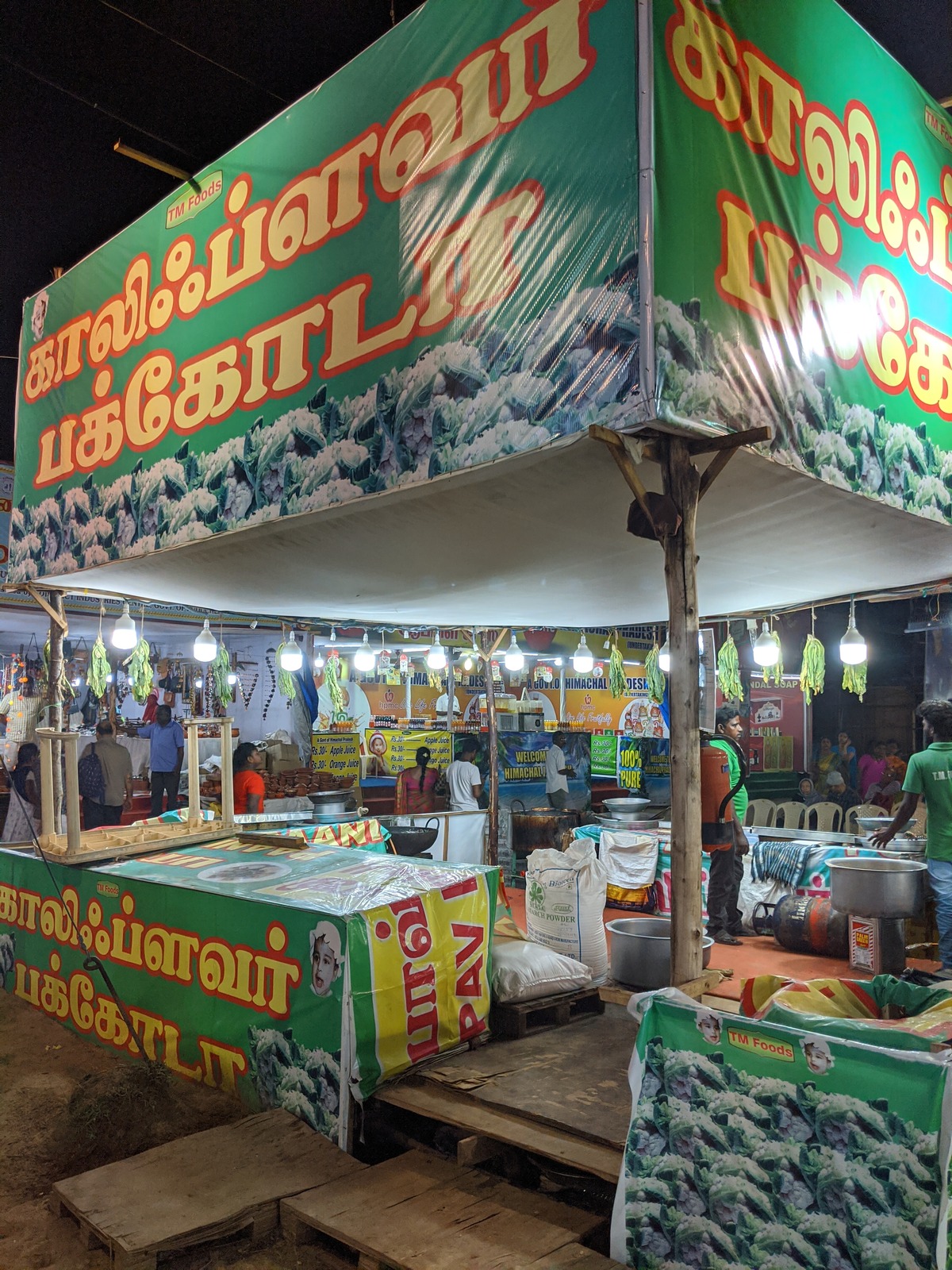 The pakoda and delhi appalam stall