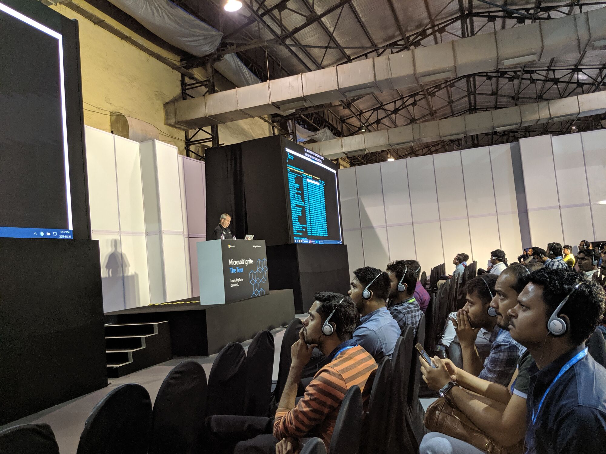 Silent conference - Due to accoustically open floor plan between halls, the speeches have to be listened over individual headphones