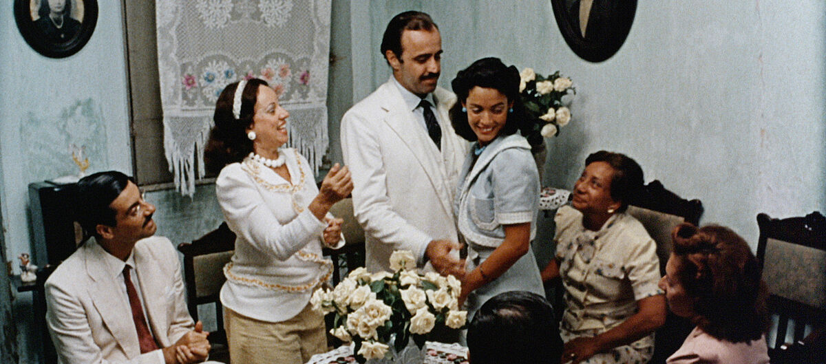 Teodoro (Mauro Mendonça) and Dona Flor (Sônia Braga) 