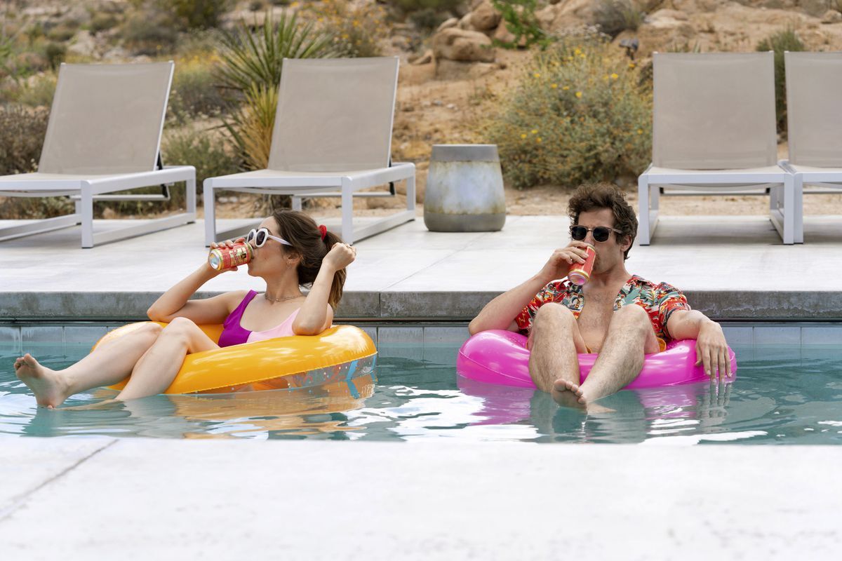 Cristin Milioti and Andy Samberg in Palm Springs (2020)