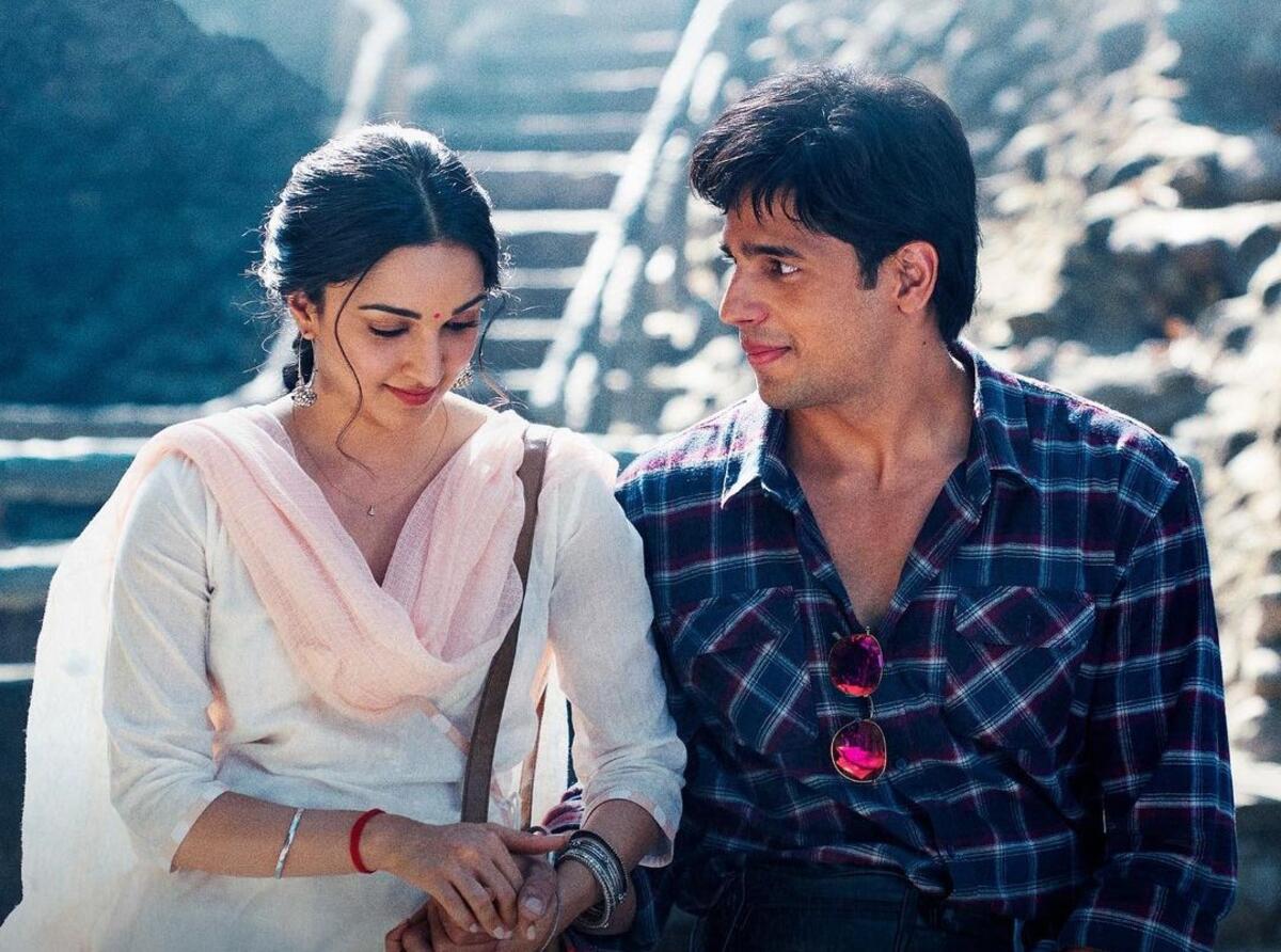 Kiara Advani as Dimple Cheema and Sidharth Malhotra as Captain Vikram Batra