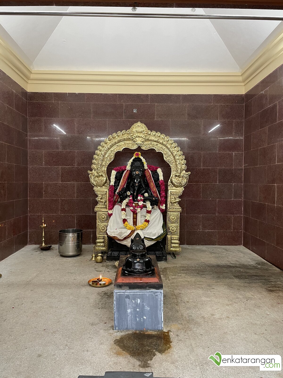 ஆனந்தமாக அருள்பாலிக்கும் ஸ்ரீ ஆனந்த விநாயகர்