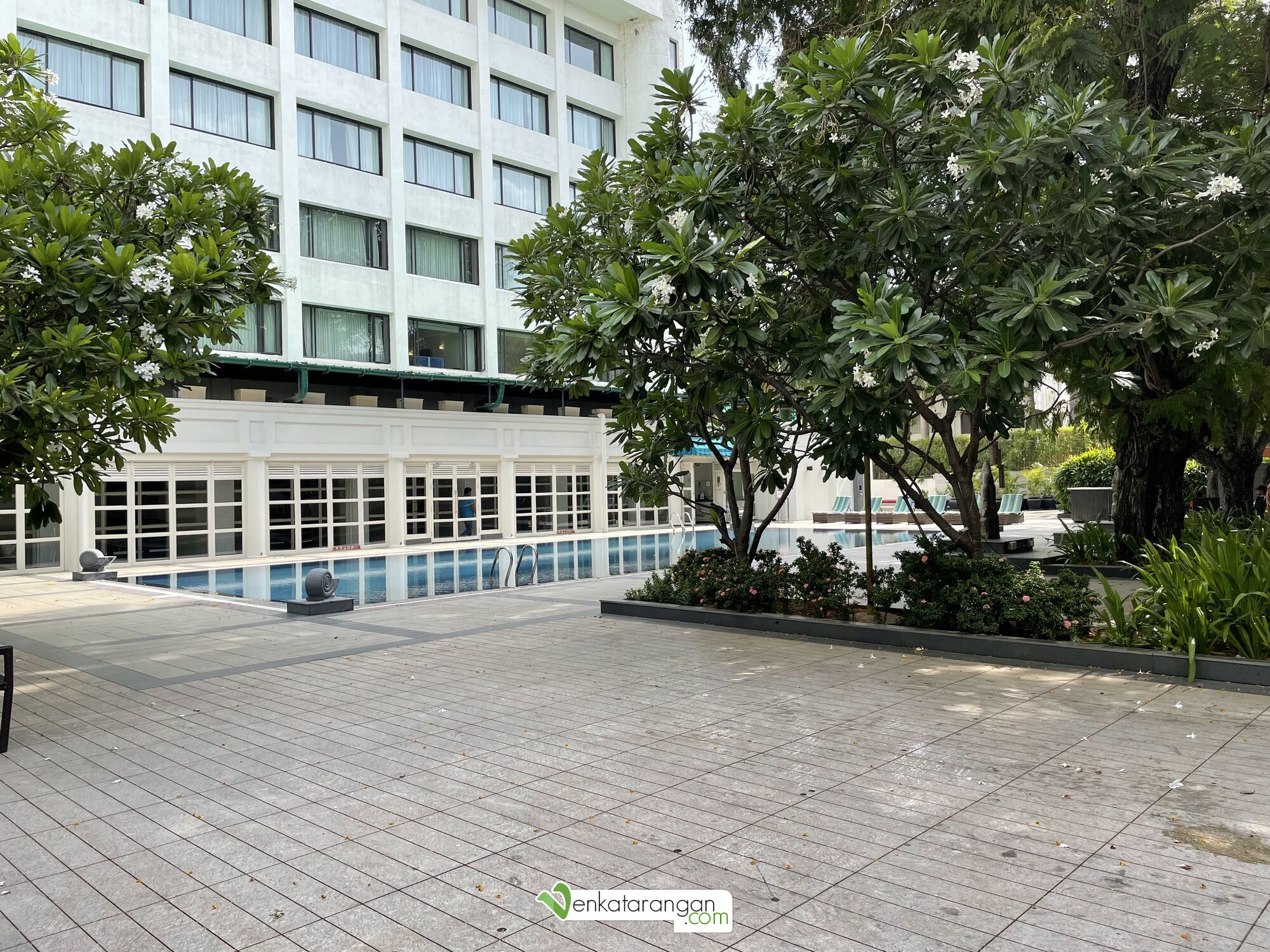 Swimming pool at the Crowne Plaza, Chennai