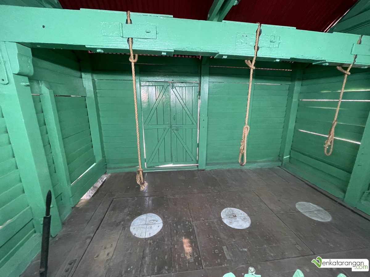 The Gallow - Three at a time