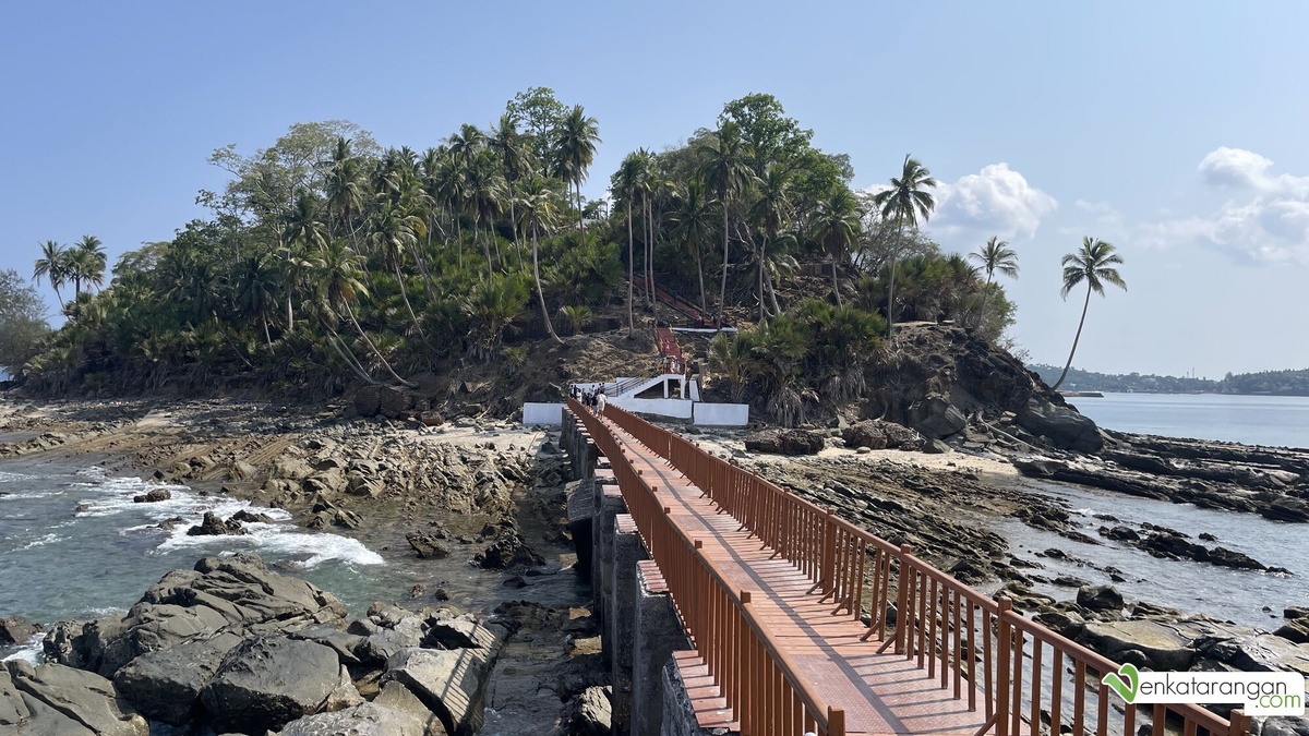 What you see is Netaji Subash Chandra Bose Island aka Ross Island