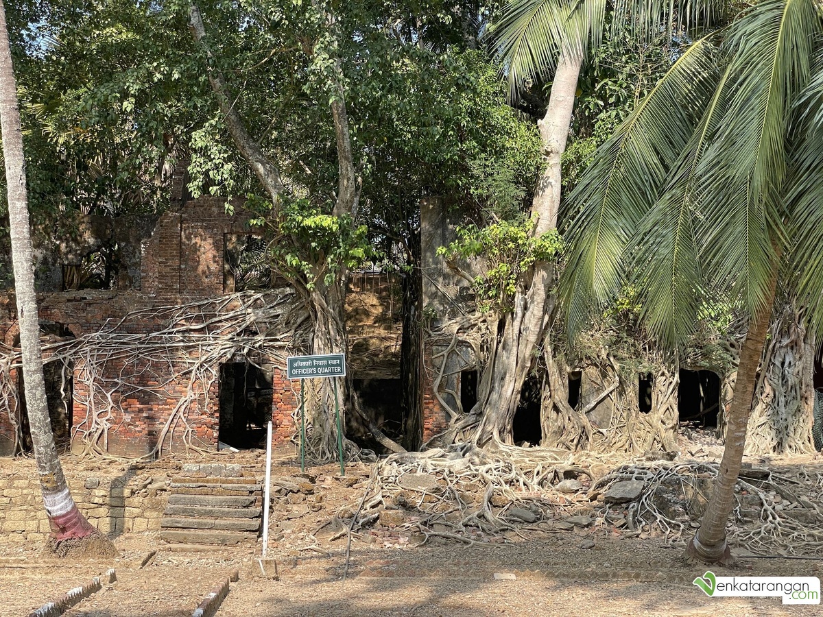 Officers quarters ruins in Ross Island