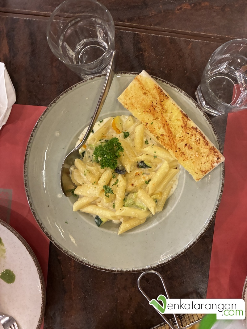 Mixed Veg Penne White Sauce