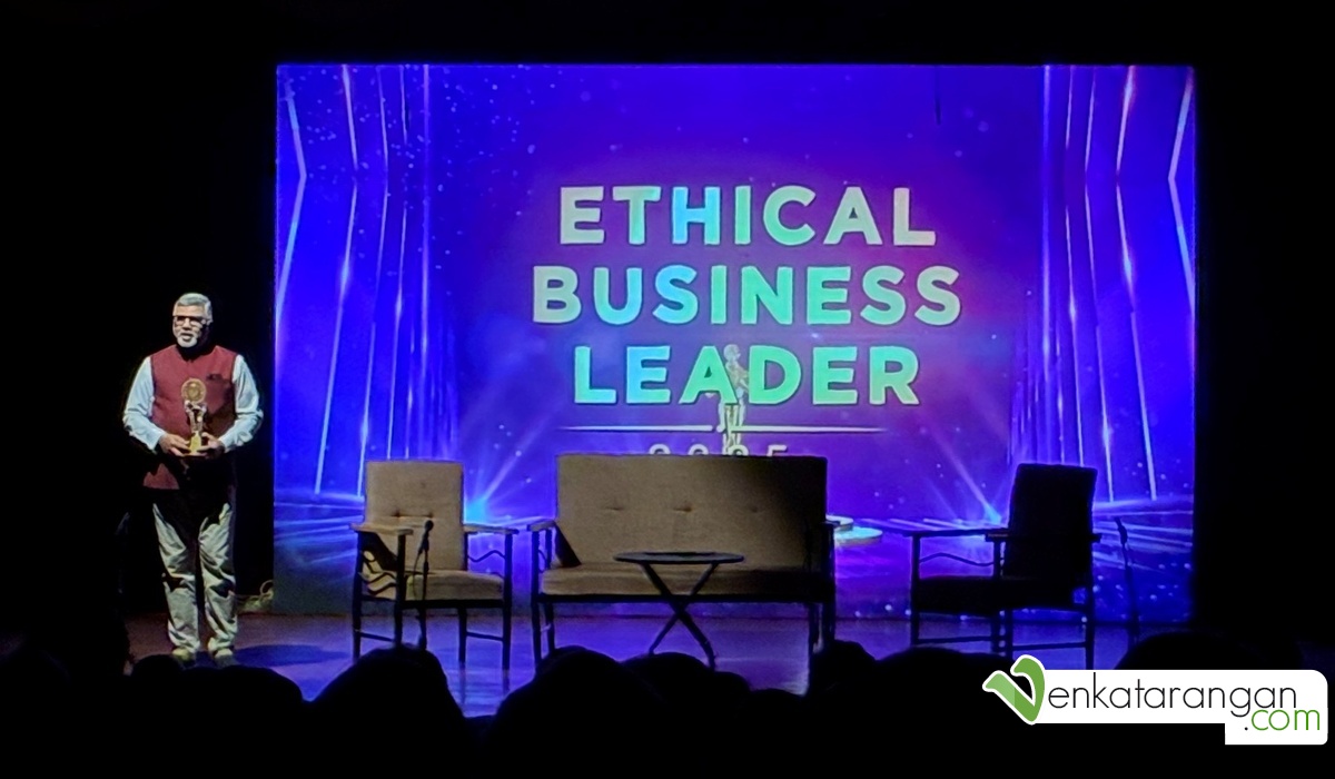 Kapidhwaja from Dummies Drama - Ethical Business leader award for Mr Partheeban