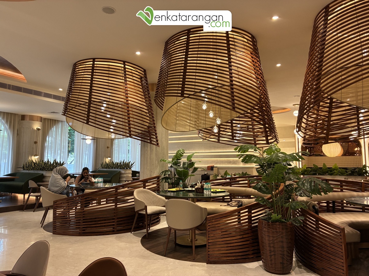 விபி வோர்ல்டு, வேளச்சேரி