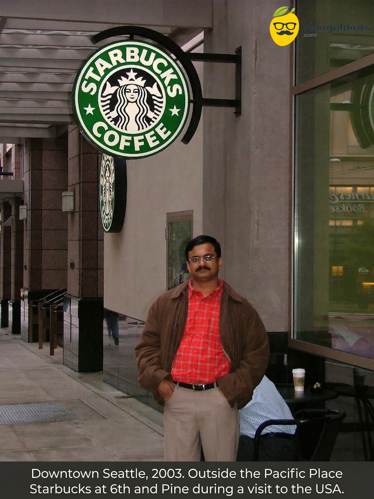 பழைய நினைவுகள்: சியாட்டில், அமெரிக்கா. 2003-ல் பசிபிக் பிளேஸ் ஸ்டார்பக்ஸ் அருகே.