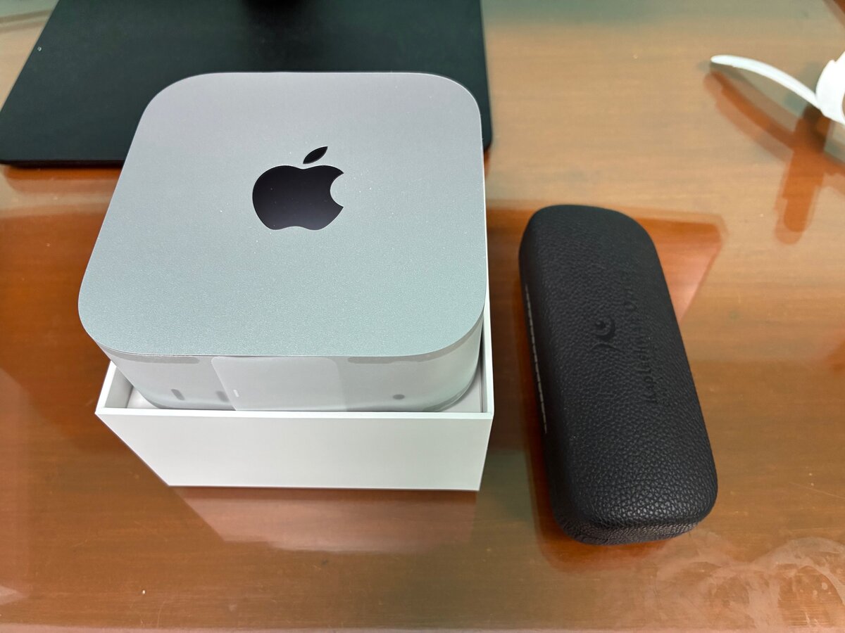 Mac mini with Apple M4 chip 10-core CPU, 10-core GPU, 16GB unified memory, and 256GB SSD
